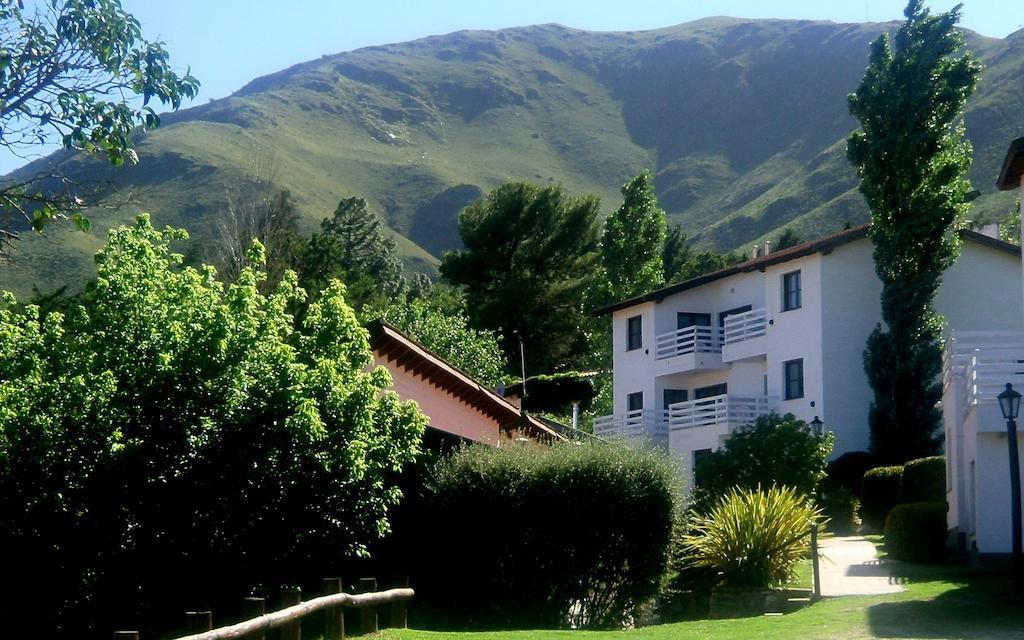 Las Ardillas Cabanas Y Suites La Falda Exterior photo